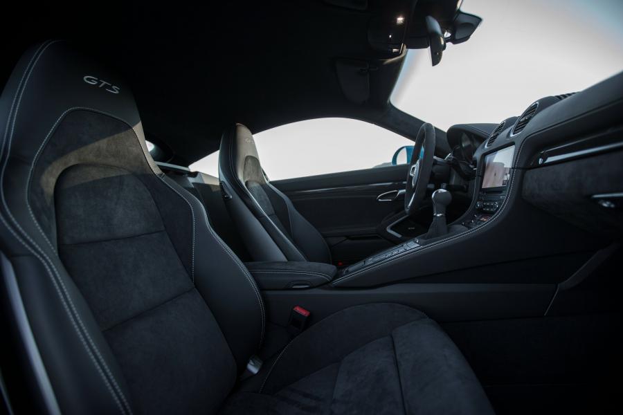 Интерьер Porsche 718 Cayman GTS (982C) 2017 года  (WW) (фото 23 из 62)